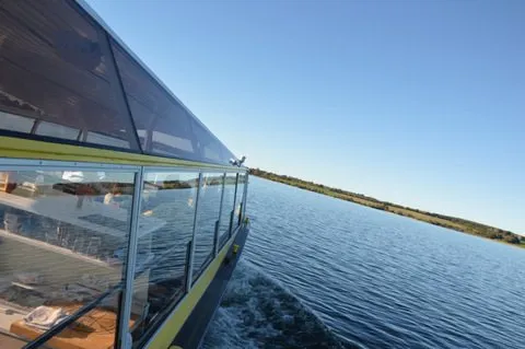 Bateau-promenade Le Papillon Jaune sur le lac de Pareloup, OFFICE DE TOURISME DE PARELOUP LEVEZOU