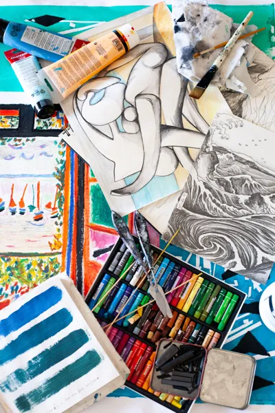 Cours et stages de dessin et de pratiques plastiques avec Laure Sadaka