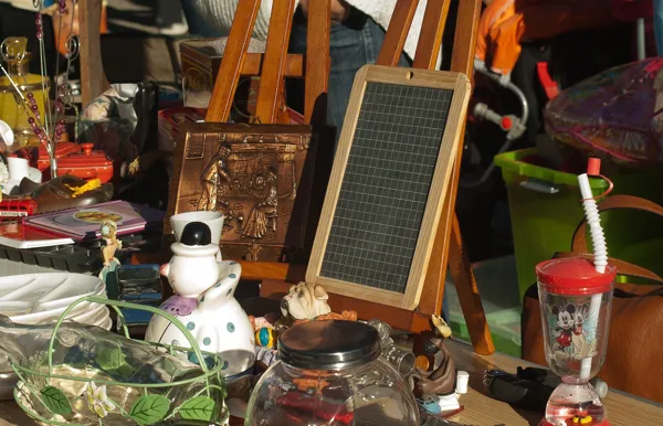 Vide grenier - garage à Briols