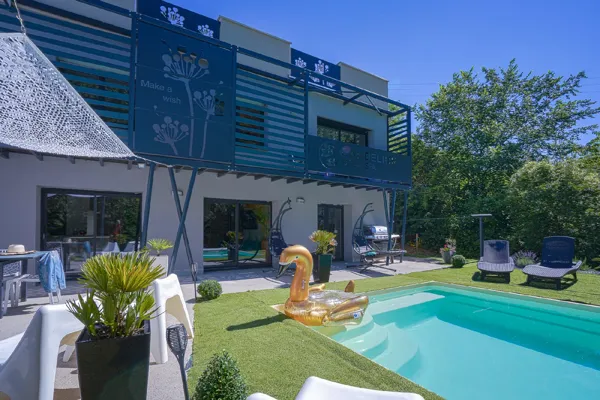 villa design et contemporaine pour 10 personnes avec piscine jacuzzi sauna spa de nage situé au bord du Tarn gîte Dandelion Aveyron, Dandelion Gîte Spa Nature Design Gorges du Tarn