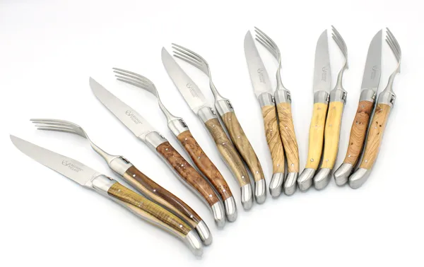 Couteaux de table et fourchettes, 