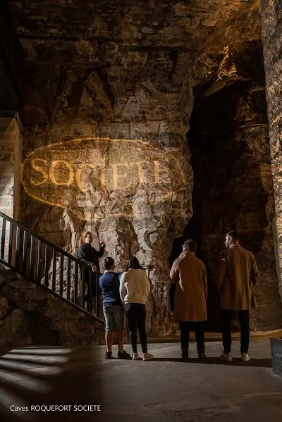 En Coulisse - Visite des caves Roquefort Société