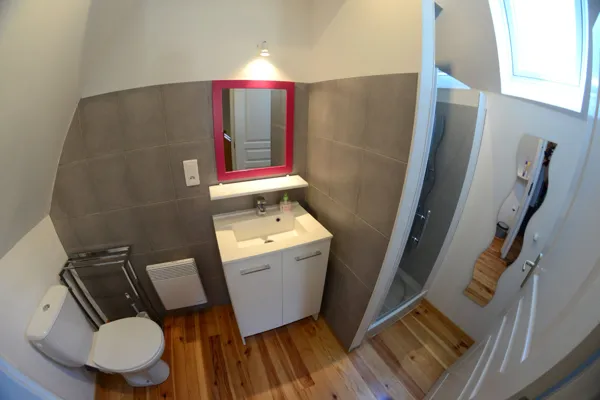 Salle d eau du deuxième étage avec douche 80x80