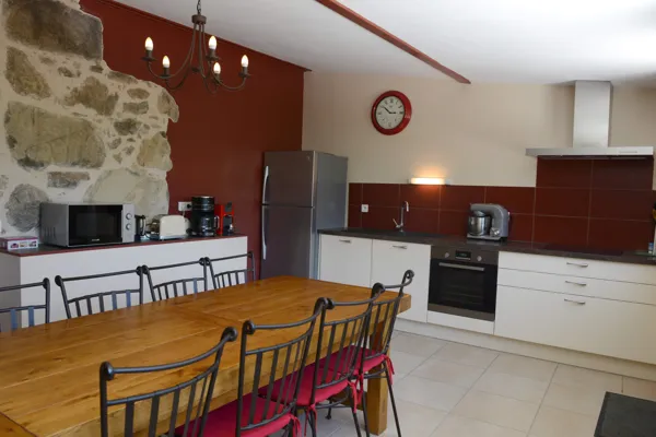 Cuisine avec sa grande table