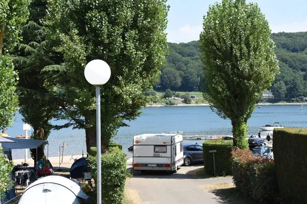 Camping bord de lac