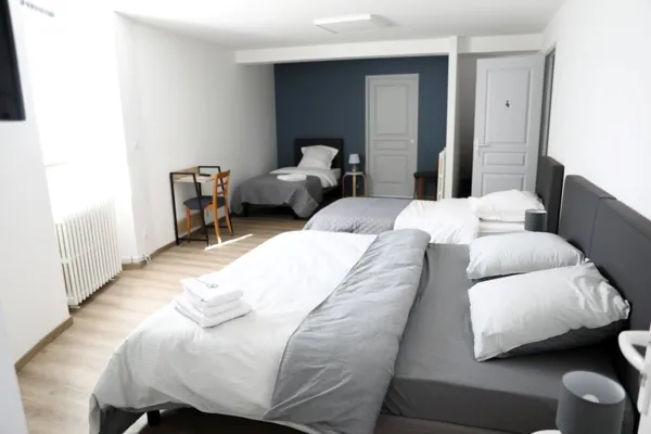 chambre n° 4 4 lits en 90 x 200 ou 1 lit 180 x 200 et 2 lits 90 x 200 ou 2 lits 180 x 200