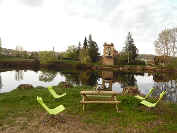 Aménagement au bord de la rivière, repos, détente, pique-nique.....
