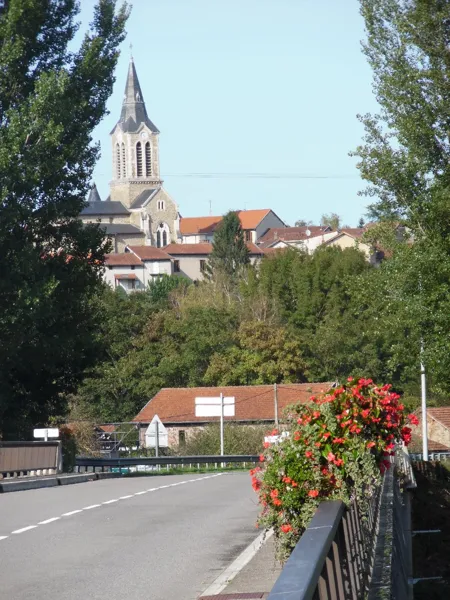 perspective du village livinhac le haut vu du pont